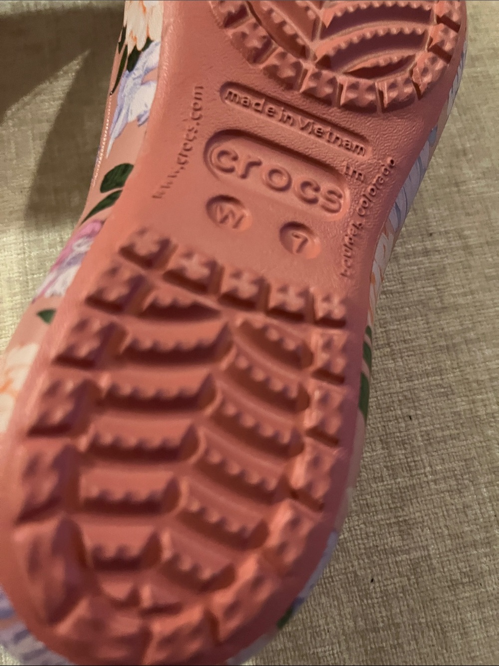 CROCS Women's Dusty Rose Floral Slip-On Flats - Picture 6 of 11